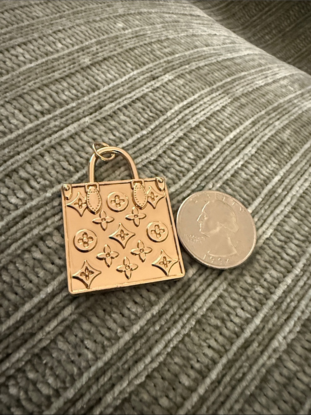 Gold Padlock Key Charm - Luxury Bag Accessory - Picture 5 of 5